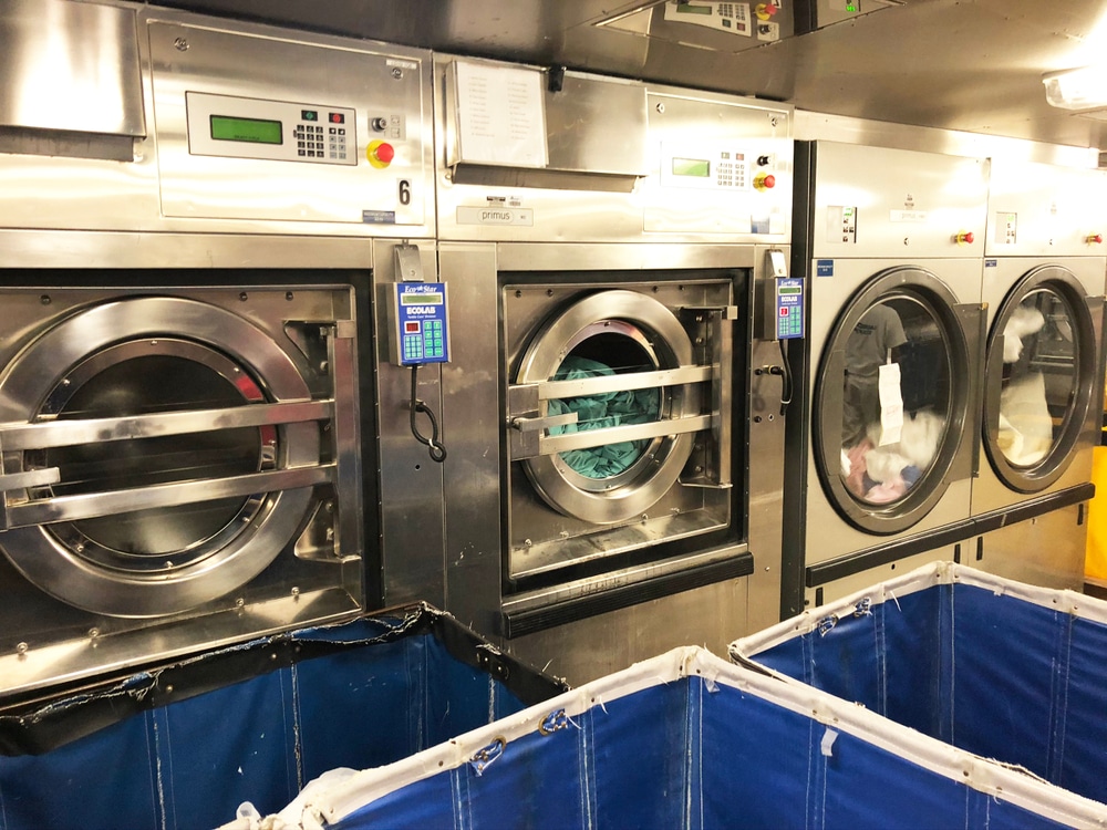How to maximise operational equipment efficiency using commercial laundry software