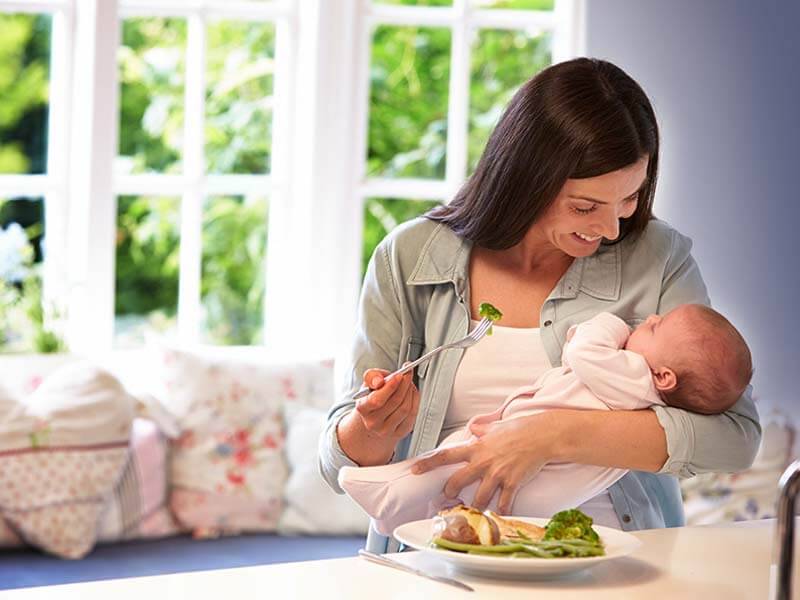 Top 10 Essential Postnatal Vitamins for Breastfeeding Moms