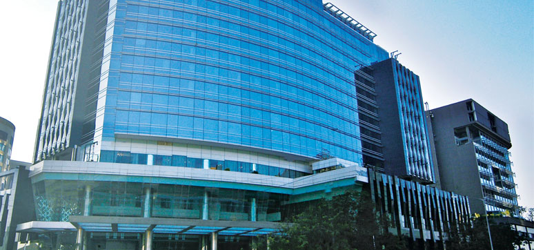 Intelligent Glass Façades for Sustainable Buildings