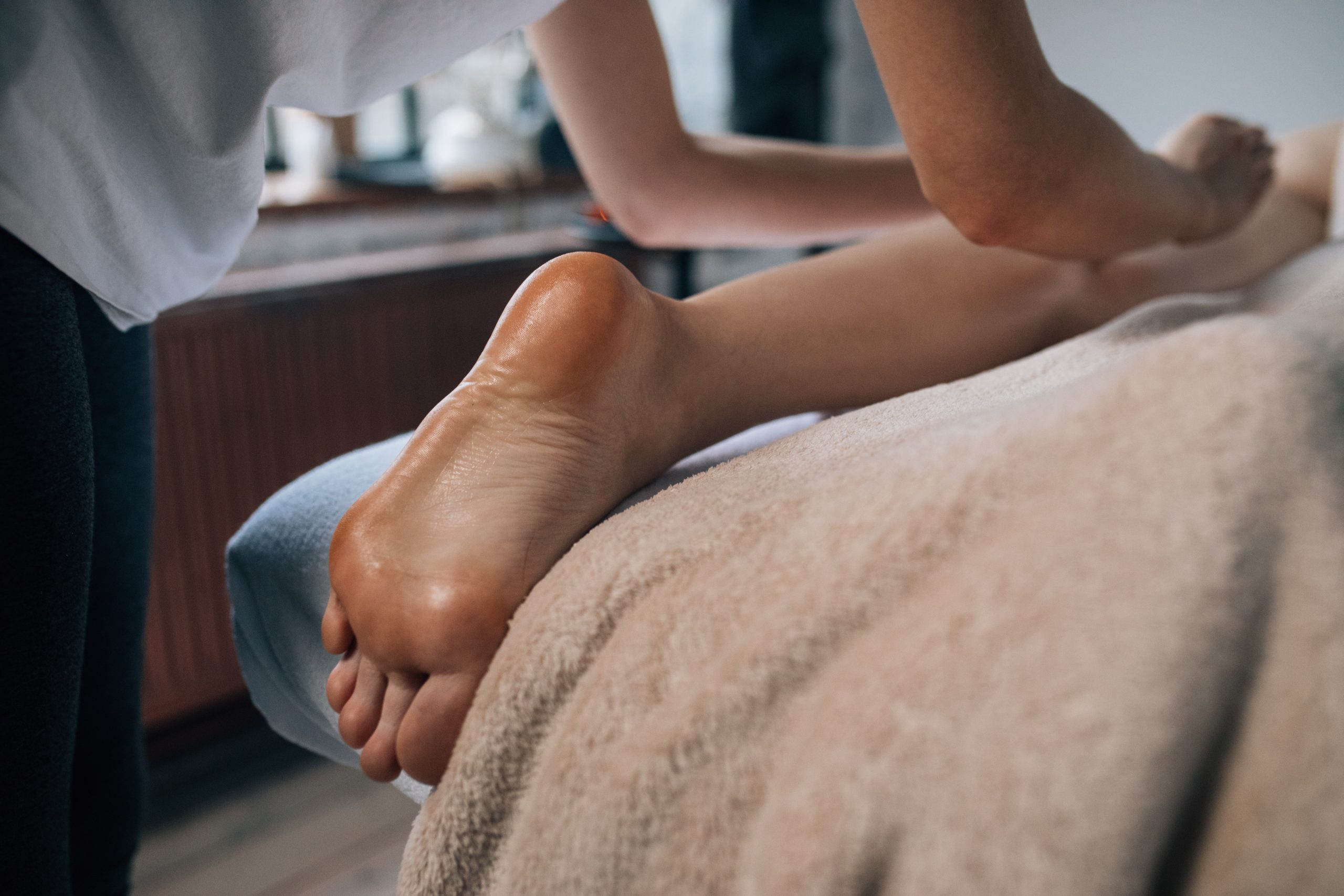 Reflexology In Oxford: How Foot Reflexology Helps Your Overall Well Being?