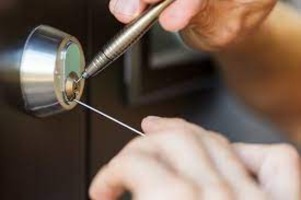 IN NEED OF A QUALIFIED LOCKSMITH IN YOUR AREA?