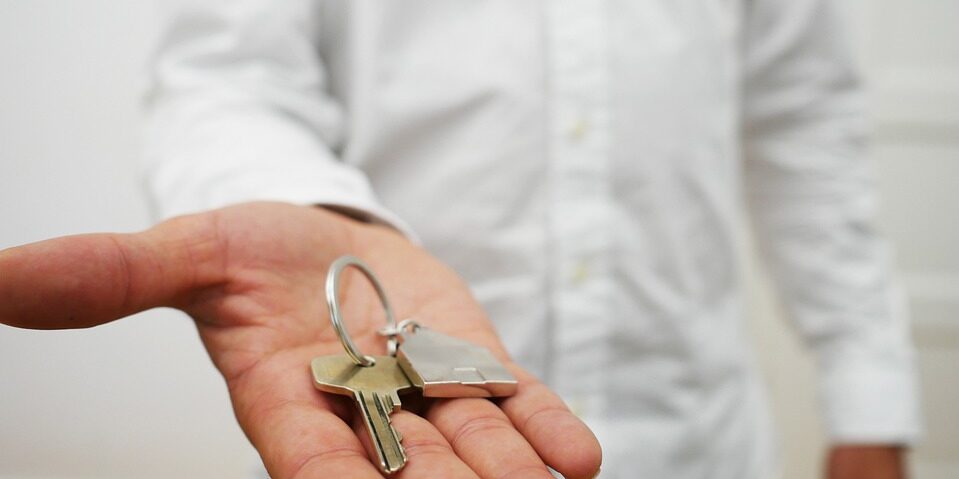 5 REASONS WHY IT IS A GOOD IDEA TO HIRE A LOCKSMITH