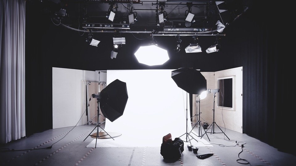 HOW TO LIGHT A PRODUCT PHOTOGRAPHY?