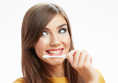 It Is Easy to Wear Invisalign While Cleaning Teeth