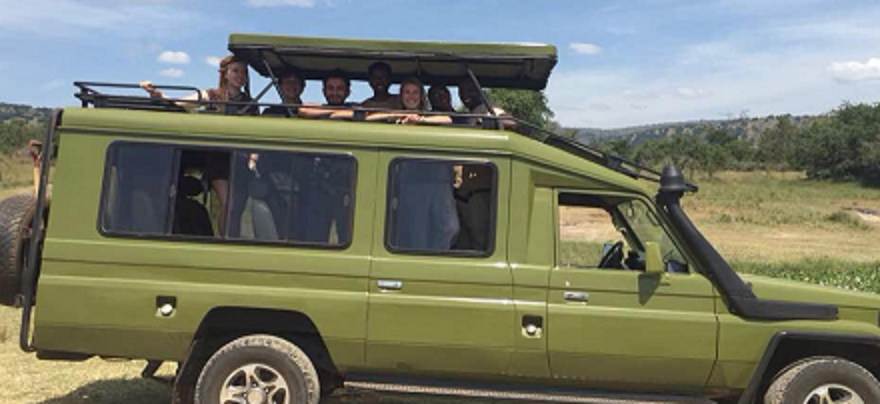 Freelancer tour guide and driver guide