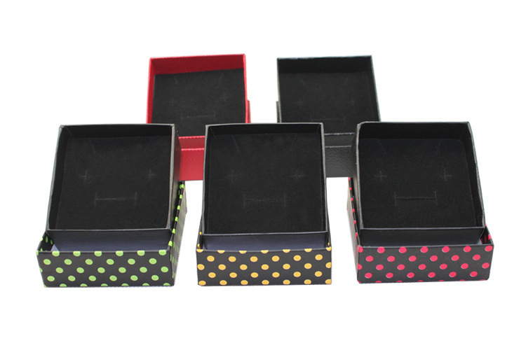 Linda’s Quest For Custom Jewelry Packaging