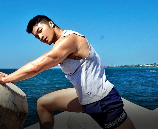Grab The Comfortable And Stylish Men Sportswear From Our Store 