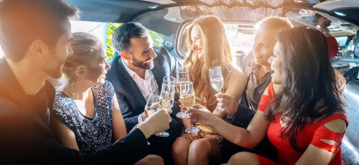 3 MOST ENTERTAINING THINGS TO DO AT A PARTY BUS