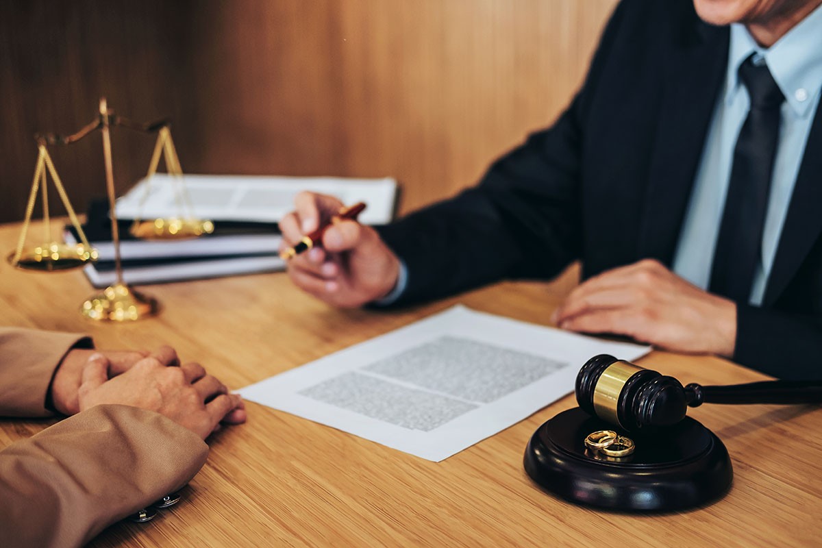 Why You Need Estate Lawyers & Its Services