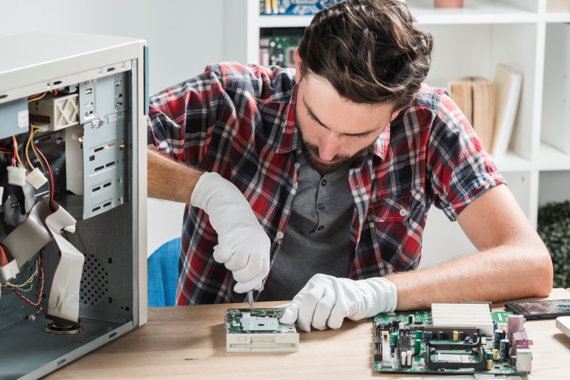 What Are the Advantages of a Custom Computer?