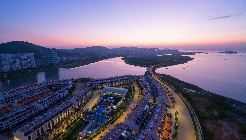 Vinpearl quang hanh khởi công xây dựng ở đâu ?