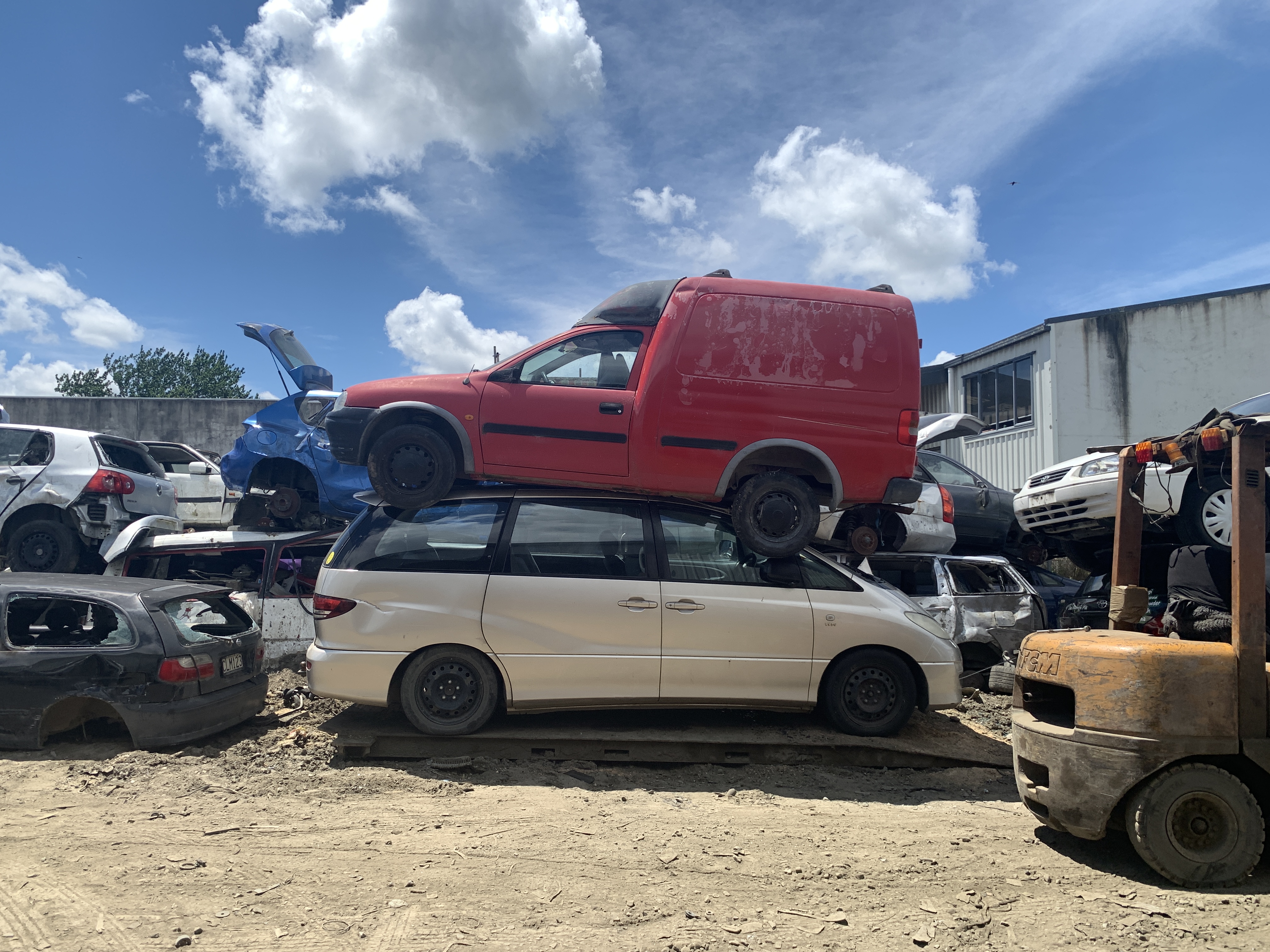 The Benefits of Selling Your Car to a Wrecker in Hamilton vs. Private Sale