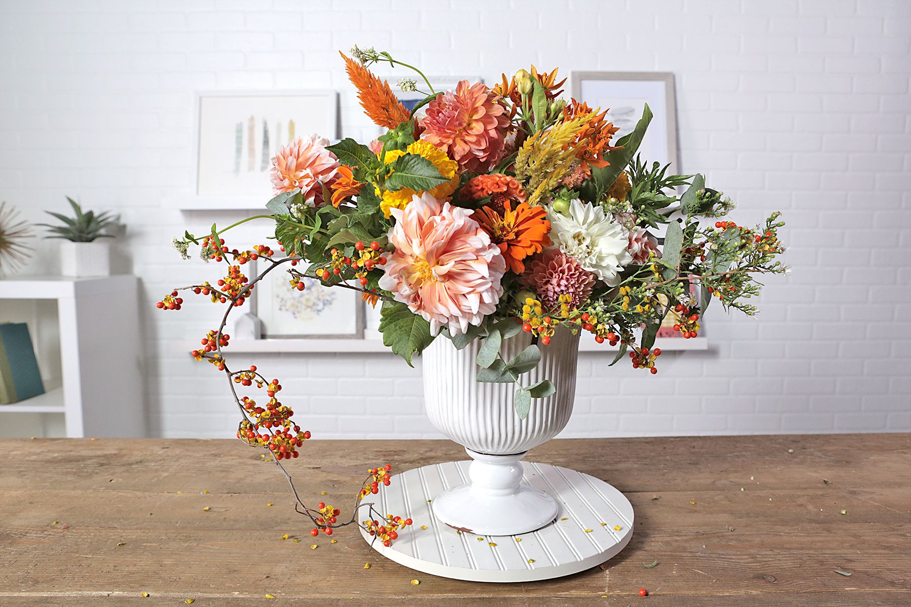 How to Create a Fall Floral Arrangement That Will Stun Your Guests