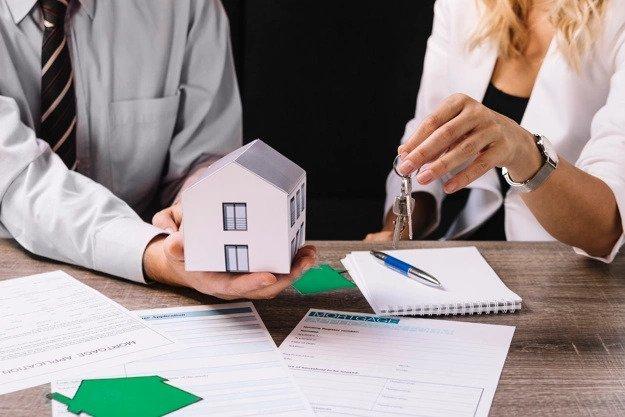 Choose a mortgage company by considering these factors