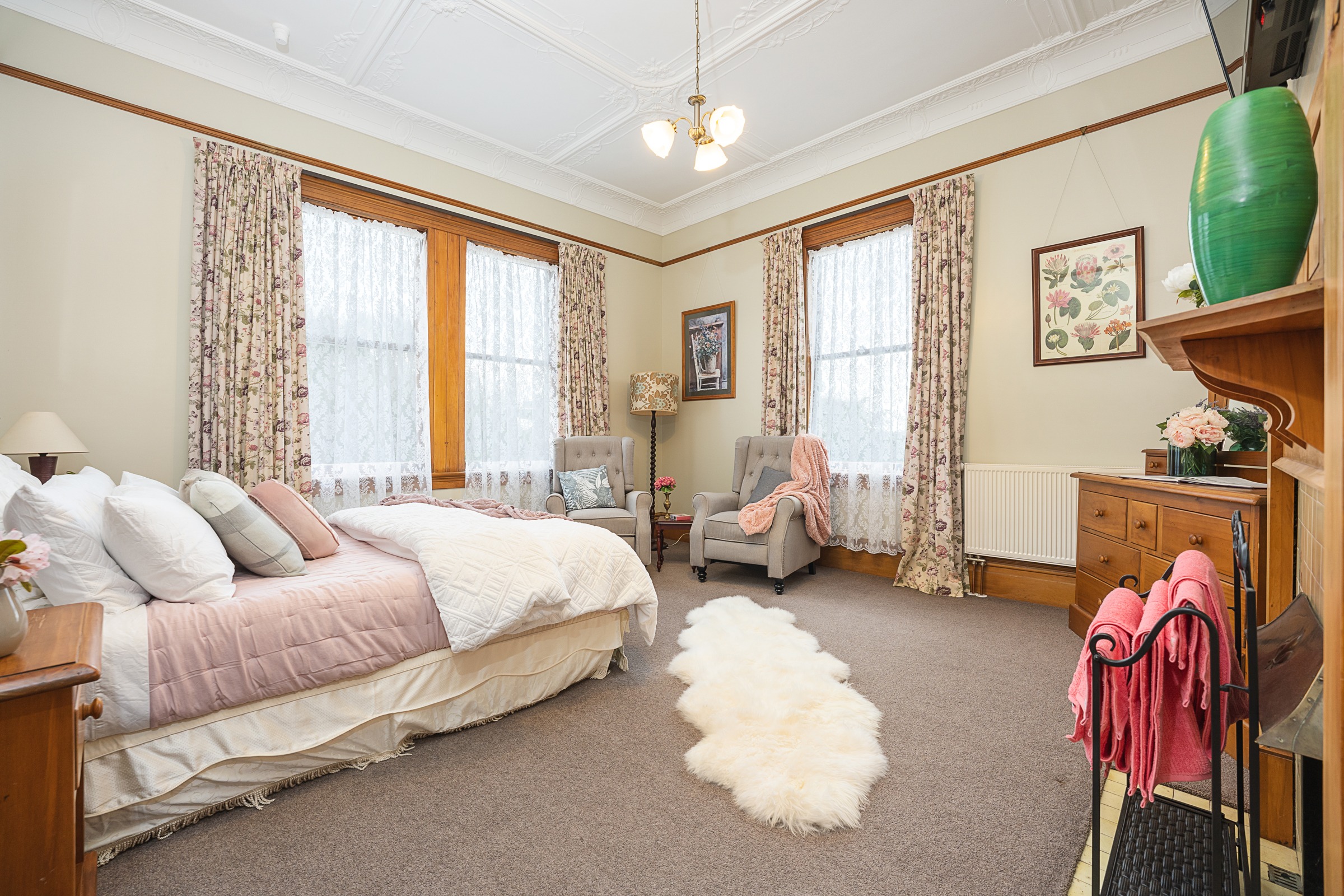 What is the Privileges Offered by Motels in Balclutha?
