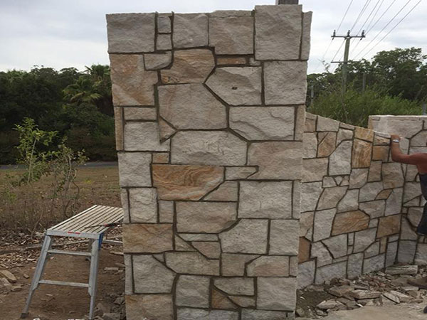 WHAT ARE THE QUALITIES OF SANDSTONE?