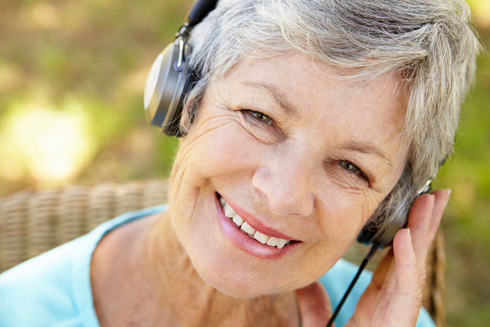 7 Fun Activities to Help Seniors Feel Connected and Involved