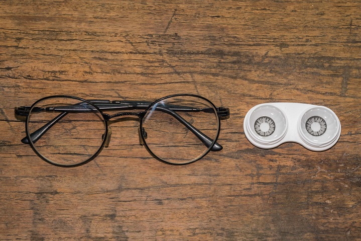 Things You Must Know About Risks Of Contact Lenses
