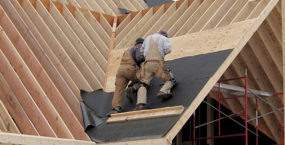 Do You Install A Roof At Your Home In Lomita During Rain?