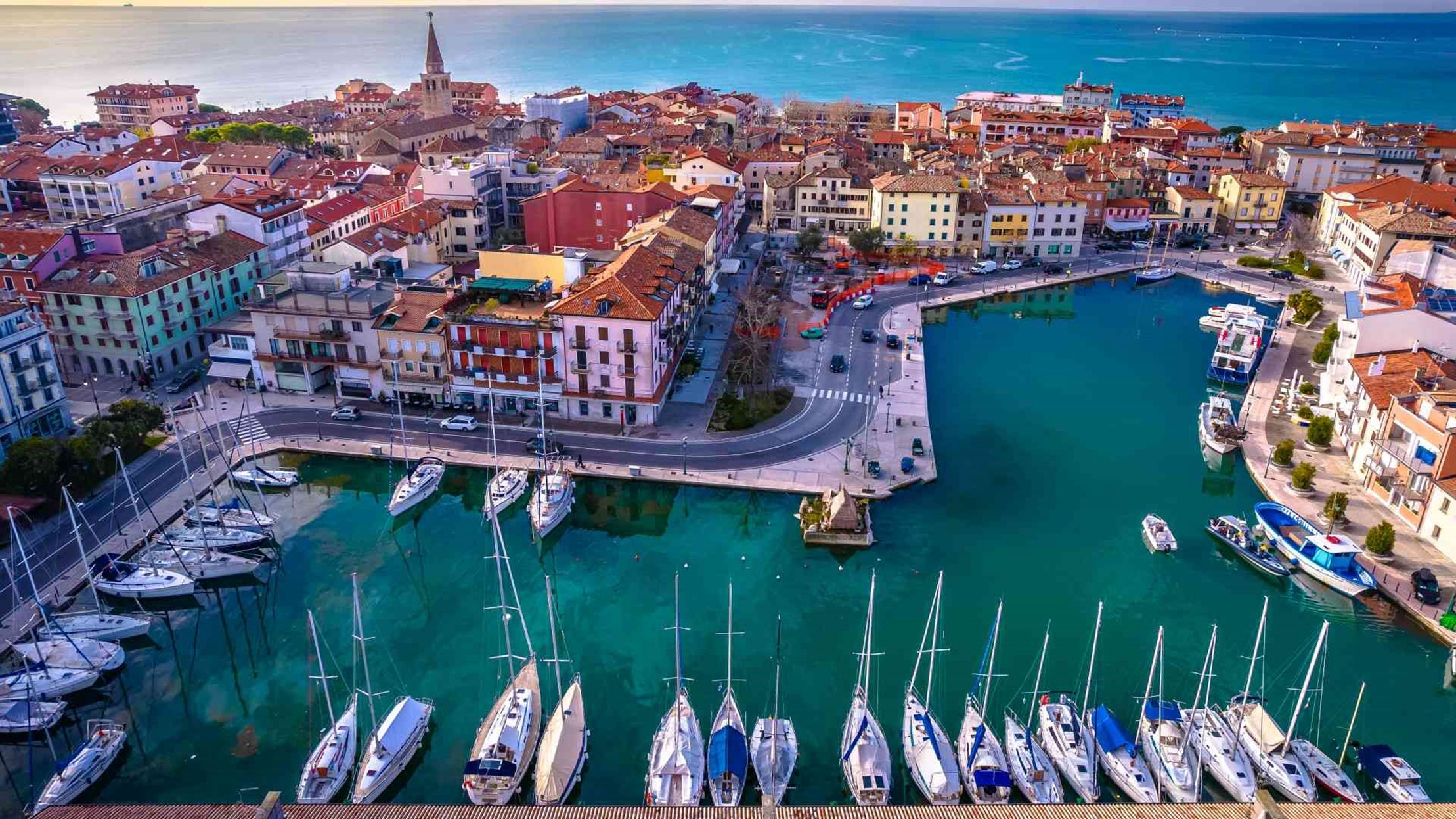 Safety Tips for a Successful and Enjoyable Sailing Holiday in Italy