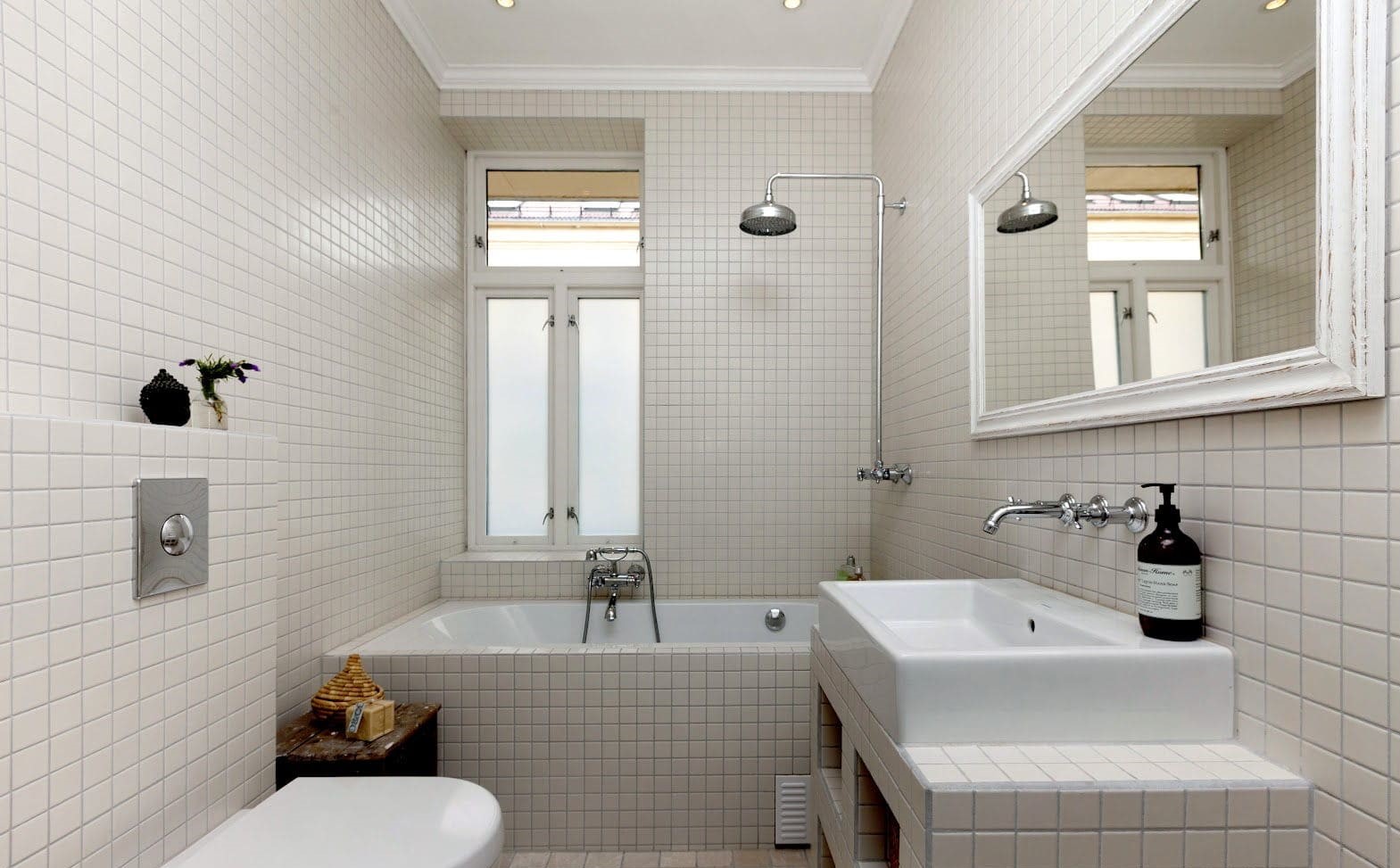 Remodel your small bathroom with these amazing expert tips