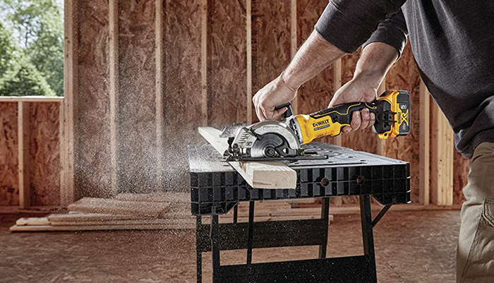 Wie man eine Holzkreissäge für den perfekten Schnitt verwendet