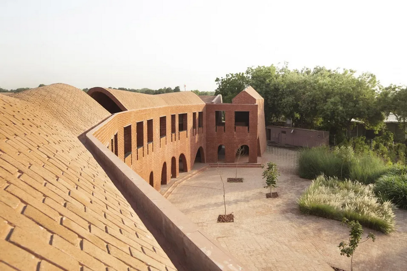 There are several reasons why terracotta tiles are so popular