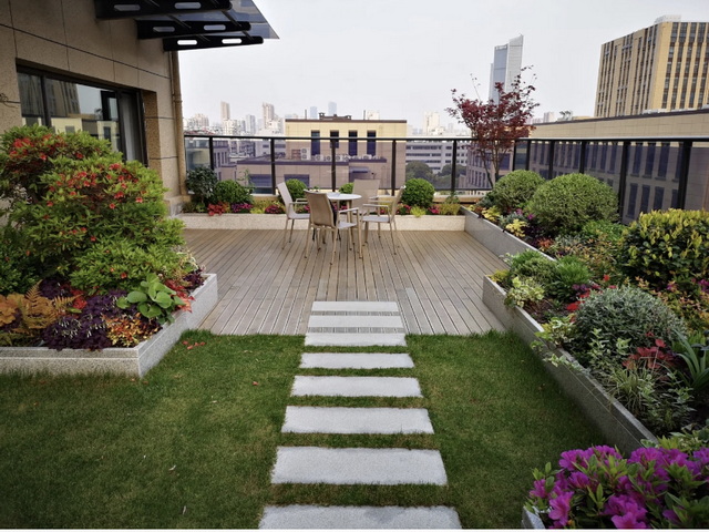 Create a roof garden with plastic planter trays