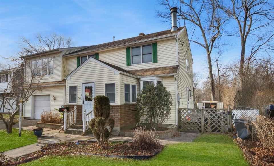 Why should you consider buying a house in Staten Island, New York?