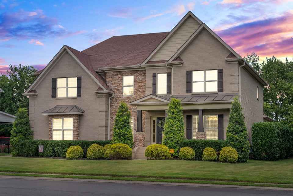 8 Positive Impact of Local Realtors on the Real Estate Market