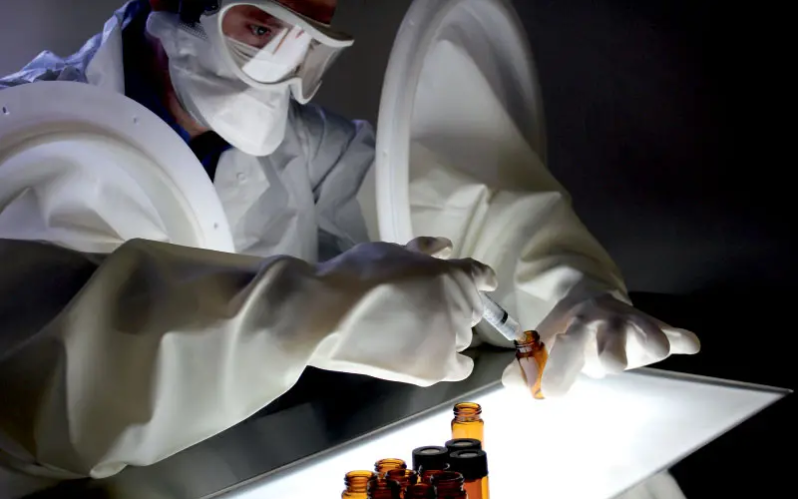 AUTOCLAVABLE GAUNTLETS FOR PHARMACEUTICAL INDUSTRY