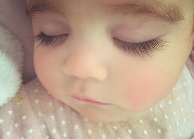 Cut eyelashes for babies have long eyelashes and curved or not?