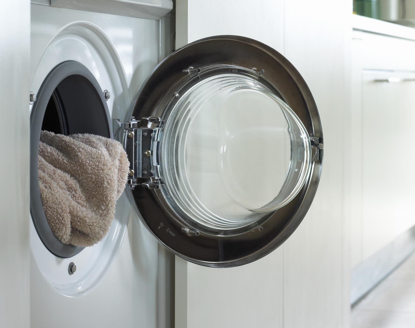 How to Deep Clean your Laundry Room