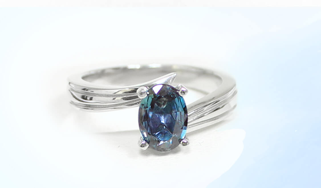 Choose Stunning Alexandrite Rings for Your Beloved and Make Her Smile