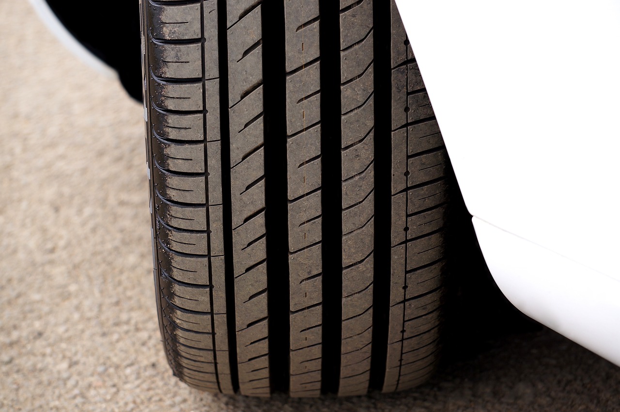 TYRE PRESSURE WARNING LIGHT: WHAT IT MEANS AND CAUSES