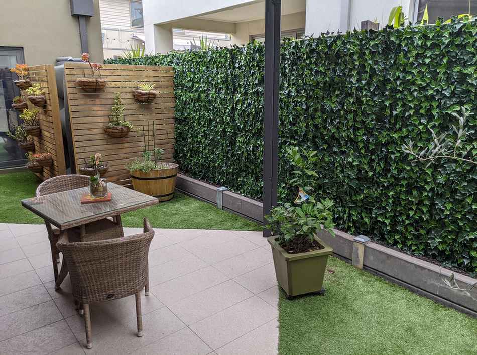 7 Simple Garden Fence Decorating Ideas