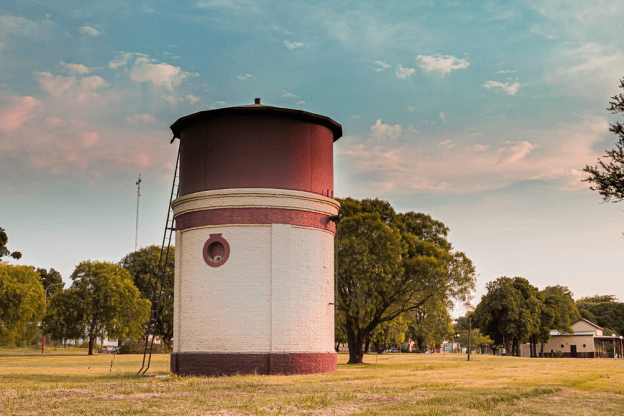 Water tank cleaning