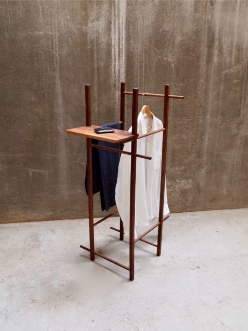 Complete your hall with our elegant Valet stand walnut (Stummer diener nussbaum).