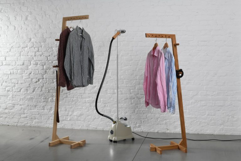 Smart answer to simplify daily routines with this Valet stand (Stummer diener)