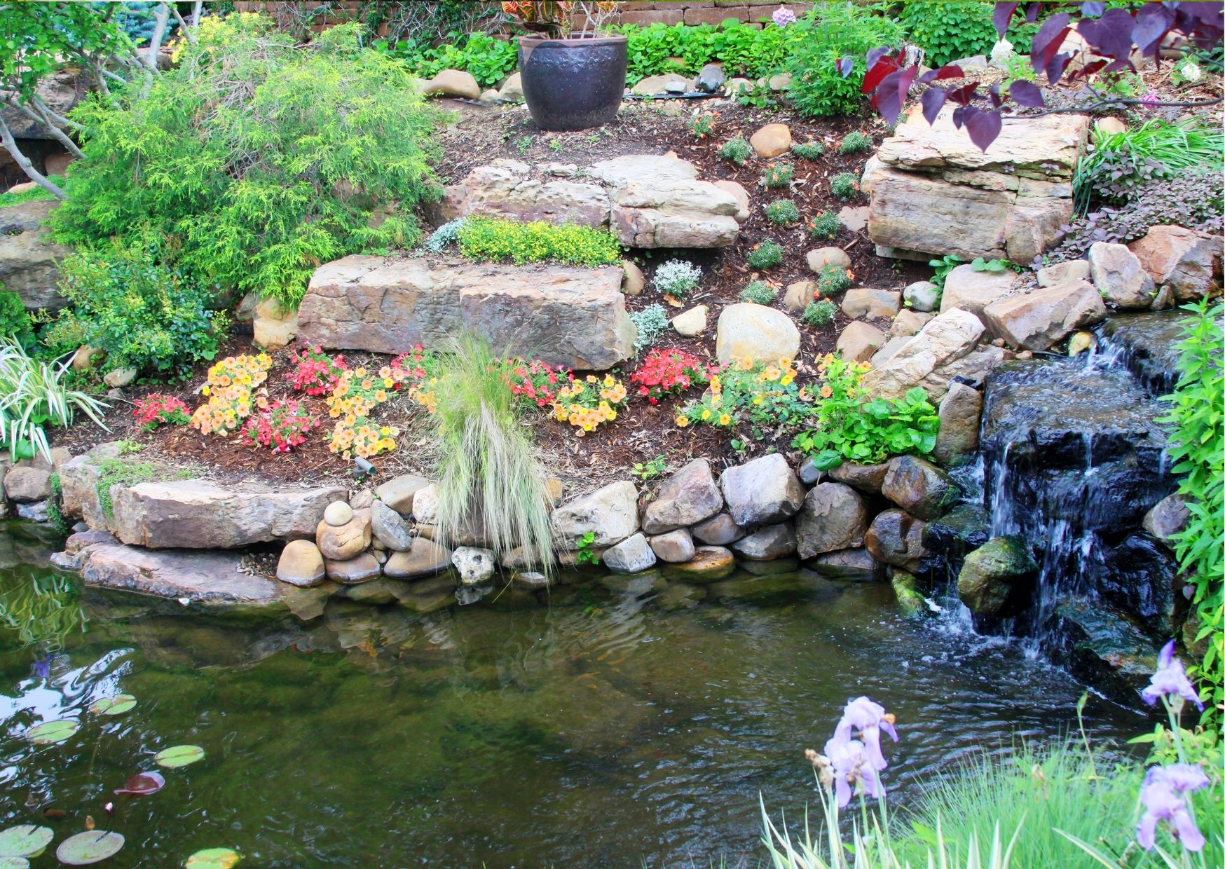 How Water Features Add Value To Commercial Landscape?