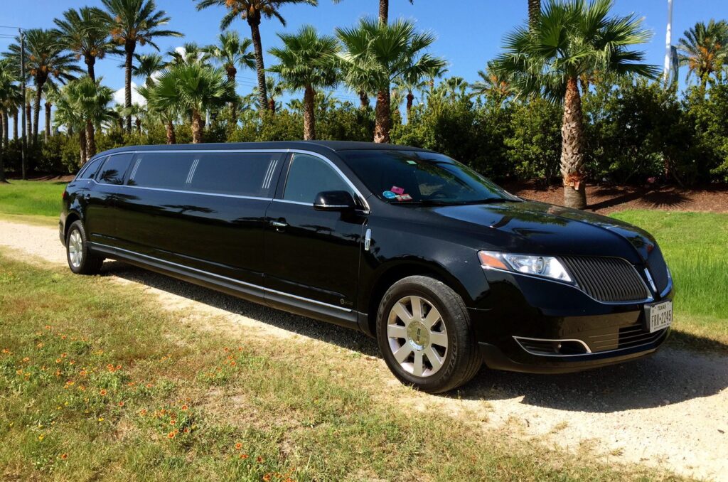 Know Why Limo Service in Toronto is the Way to Go for Your Event