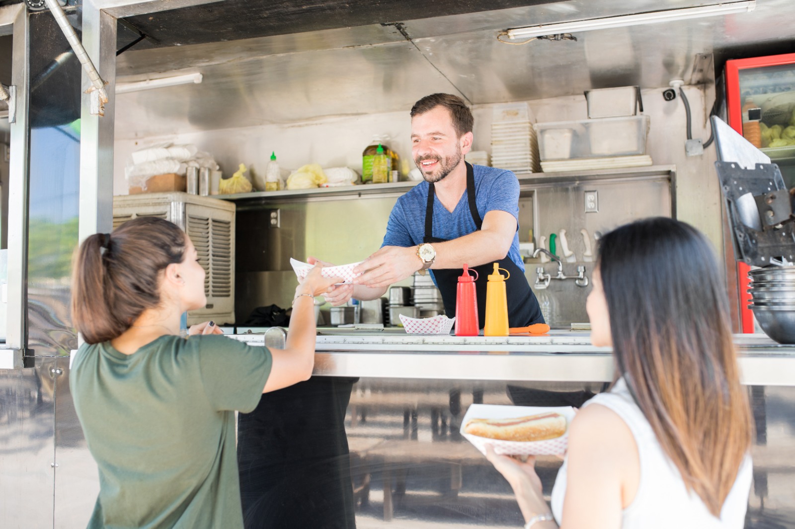 How to Choose the Best Custom Food Trucks?