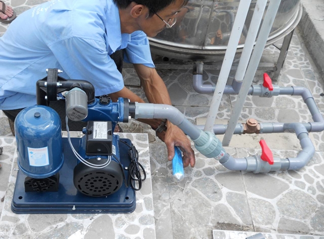 Thợ chuyên sửa máy bơm tại Hà Nội