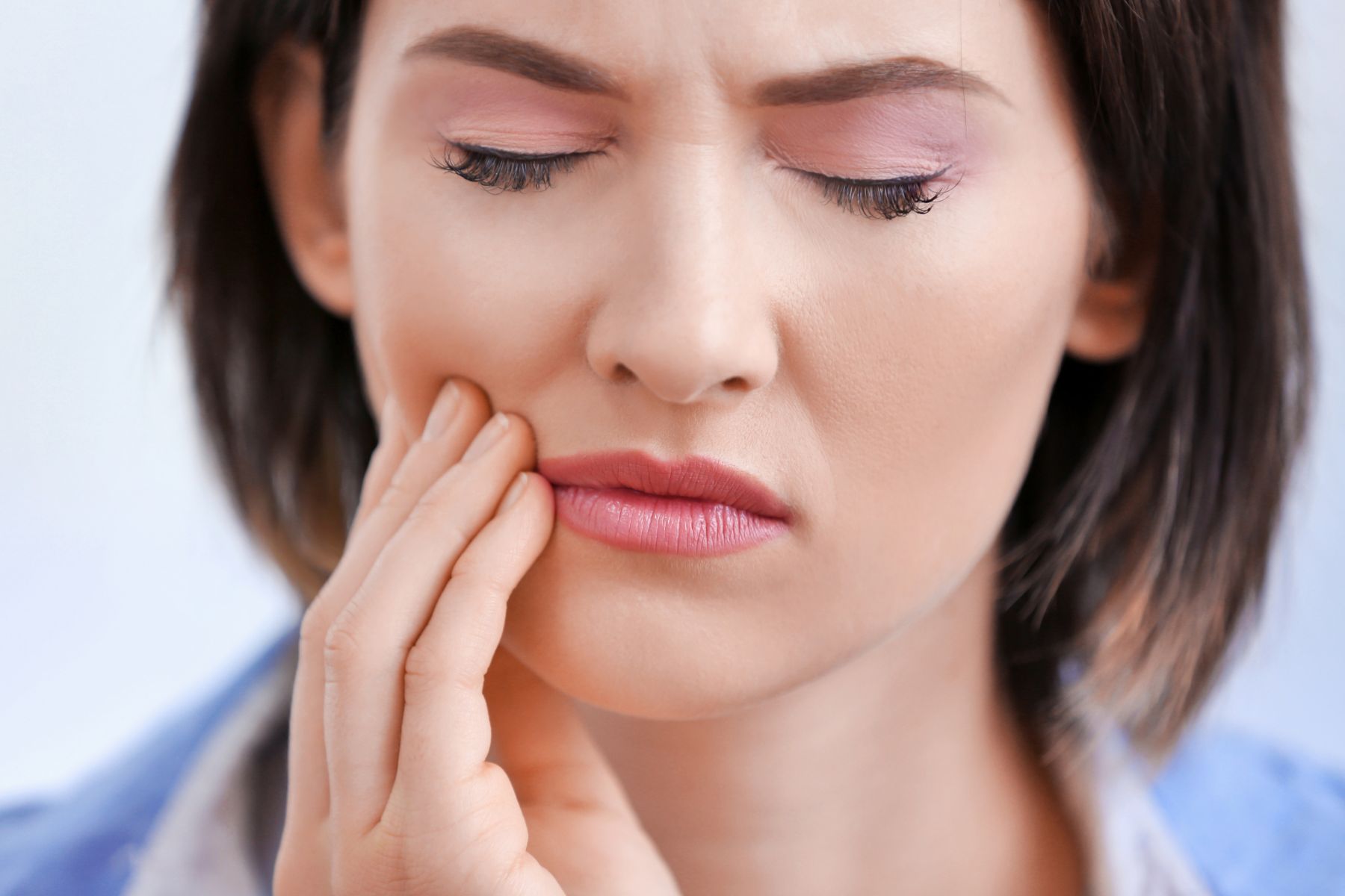 Painful Wisdom Teeth: When Should You Call the Emergency Dentist?