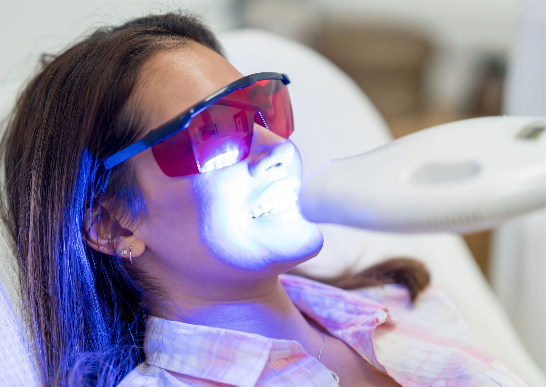 Professional vs. DIY Teeth Whitening: Pros and Cons