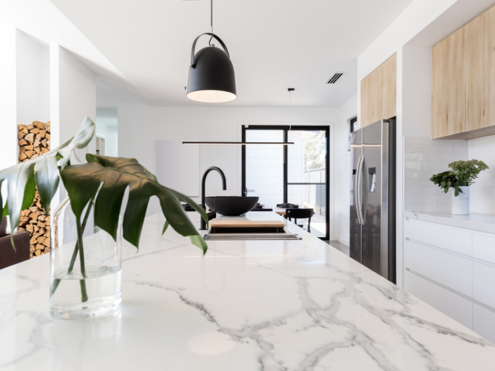 Marble vs. Glass: Luxury Options for Kitchen Wall Tiles