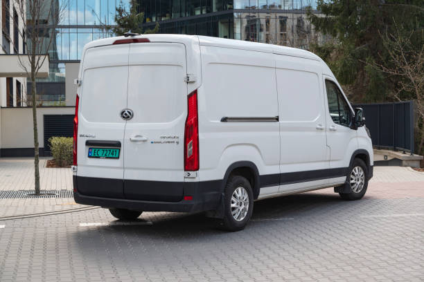 Electric Commercial Vehicles Global Market By Propulsion, By Vehicle Type, By Battery Capacity, By Range and Regional Forecast 2023-2032