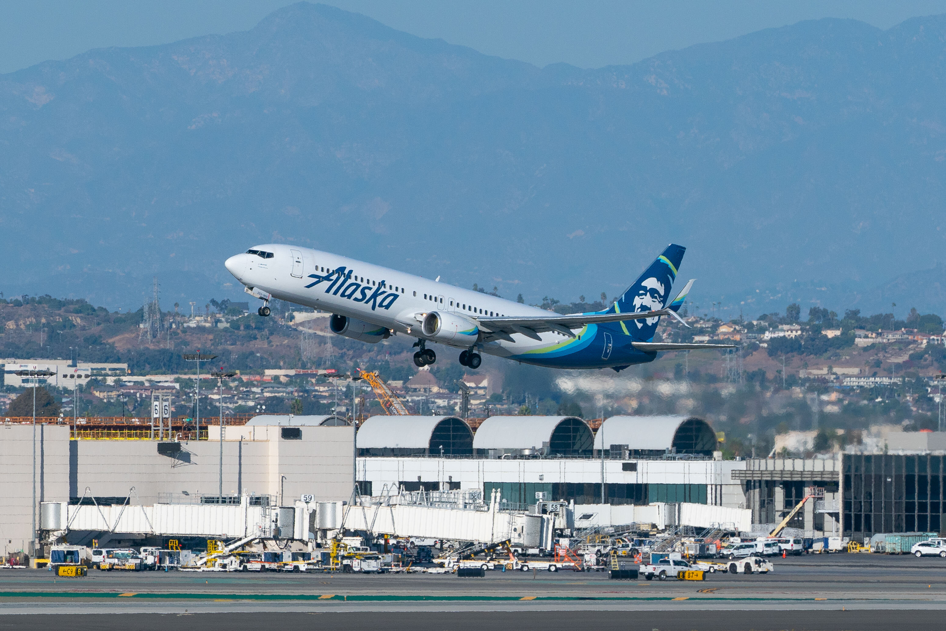 Different Payment Options Offered By Alaska Airlines Booking: Pros and Cons