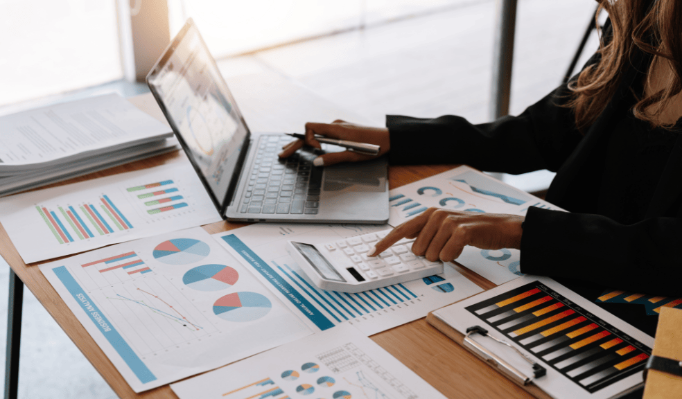 The Benefits of Hiring a Professional Bookkeeper 
