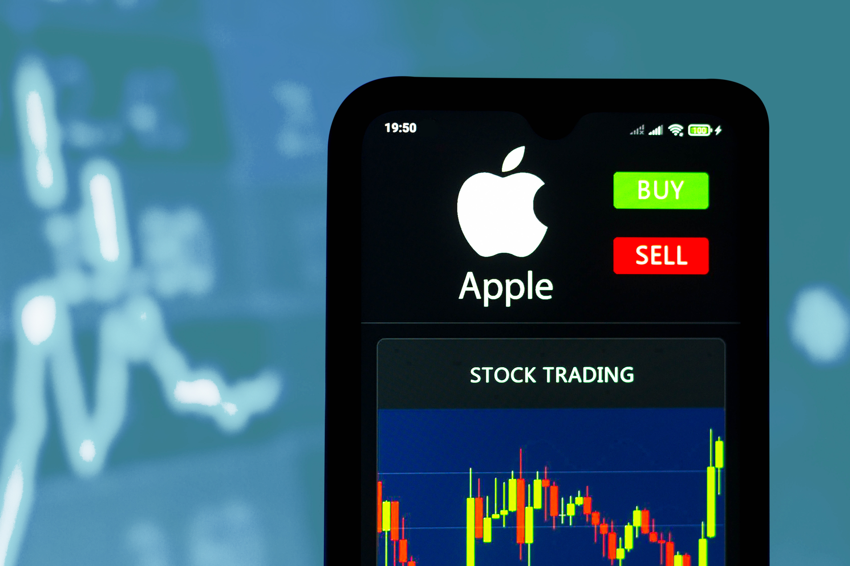 Apple Stock Defies Tech Rout and Moves Higher Post Quarterly Results